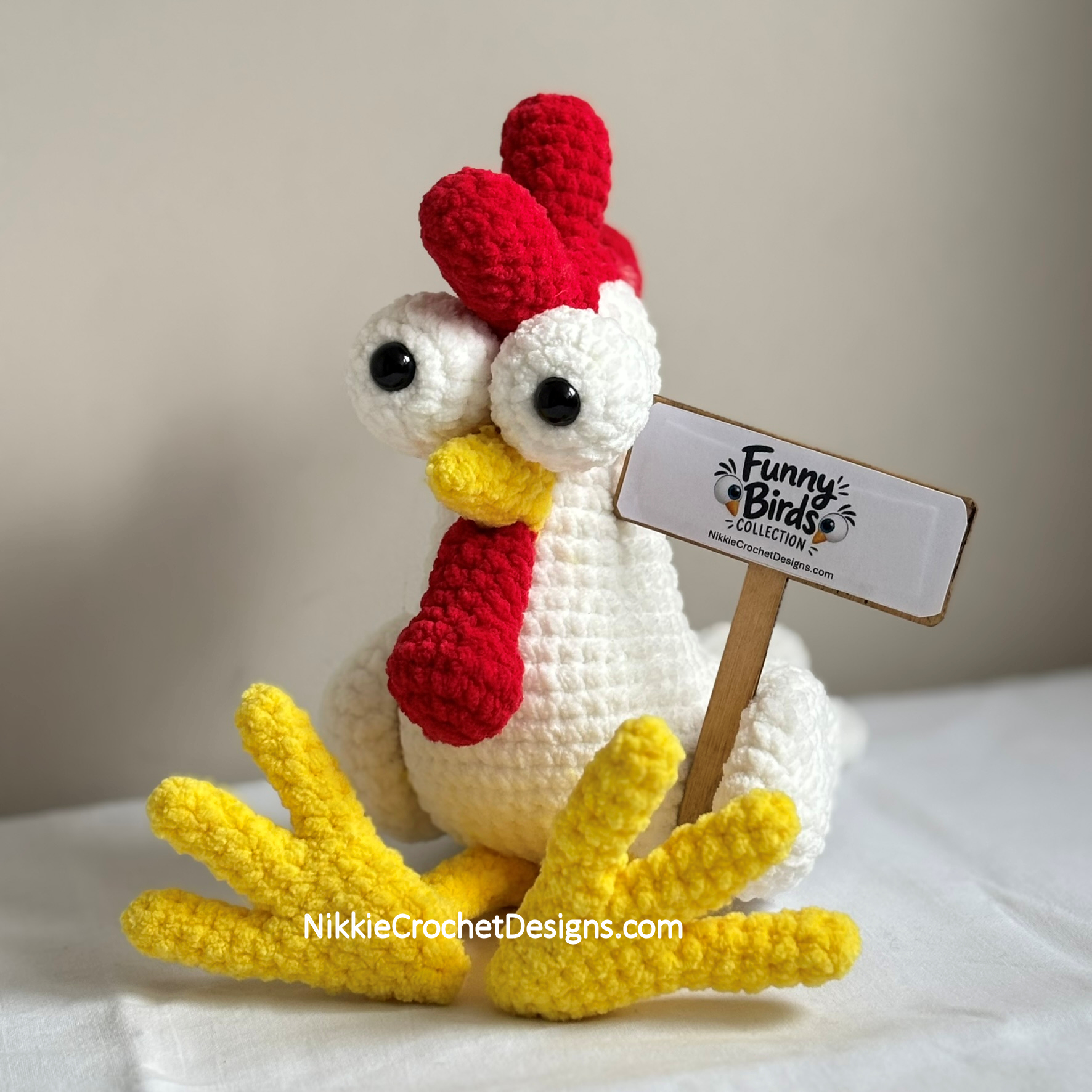 Cheeky Chicken, een amigurumi haakpatroon van een kip
